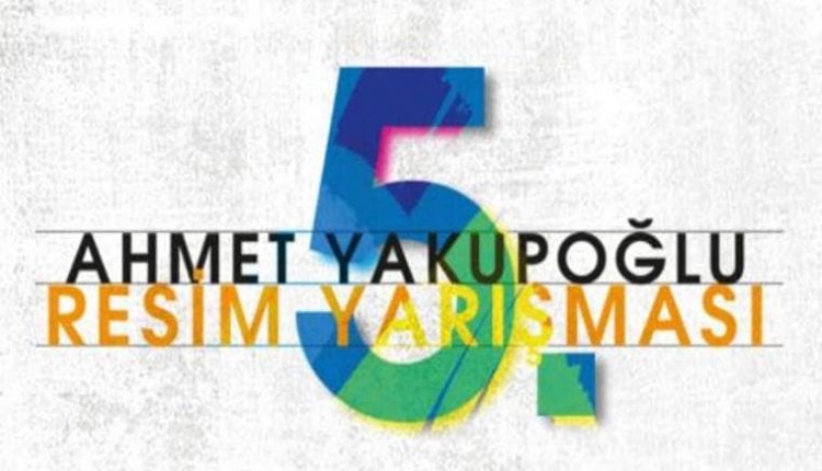 Bu yıl 5.si düzenlenen Ahmet Yakupoğlu Resim Yarışması duyuru görselidir. Görselde yarışma adı yazmakta ve çok büyük bir 5 rakamı görülmektedir.