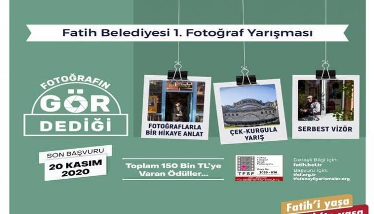 Görselde yeşil zemin üzerinde beyaz iplere bağlı 3 fotoğrafın sarkıtıldığı görülmektedir. Yarışmanın sloganı ve son başvuru tarihi görsel üzerine yazılmıştır.