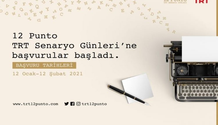 12 Punto TRT Senaryo Günleri 2021 duyuru görselidir. Görselde beyaz fonda bir daktilo bir kağıt kalem ve daktilodan çıkıp uçuşan harfler görülmektedir.